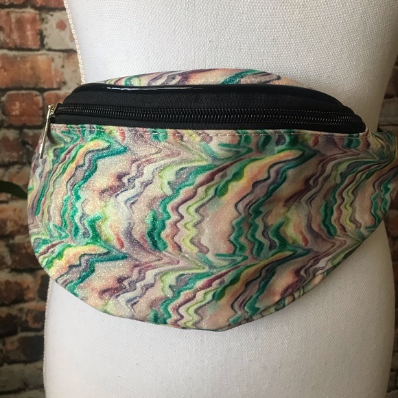 NWT iridescent Pastel Fanny Pack - Picture 2 of 4